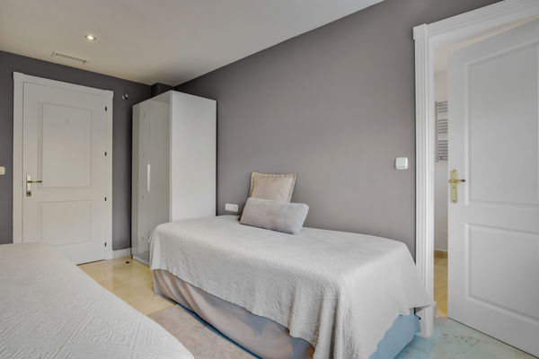 Elegant 3 Bed Apartment with Sea views in Albatros Hills, Nueva Andalucia