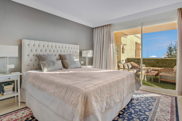 Elegant 3 Bed Apartment with Sea views in Albatros Hills, Nueva Andalucia