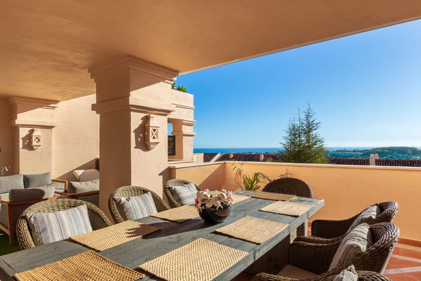 Elegant 3 Bed Apartment with Sea views in Albatros Hills, Nueva Andalucia