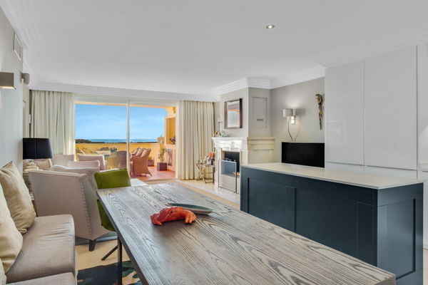 Elegant 3 Bed Apartment with Sea views in Albatros Hills, Nueva Andalucia