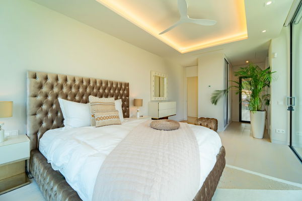 Magnificent 5-Bedroom Villa in La Carolina, Marbella’s Golden Mile