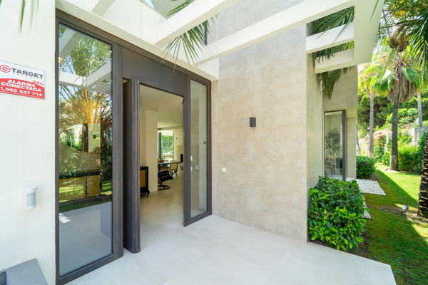 Magnificent 5-Bedroom Villa in La Carolina, Marbella’s Golden Mile