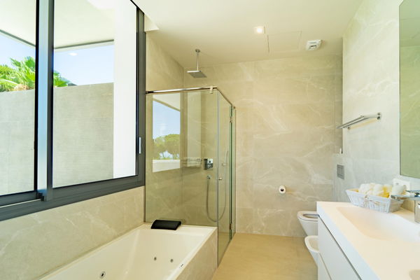 Magnificent 5-Bedroom Villa in La Carolina, Marbella’s Golden Mile