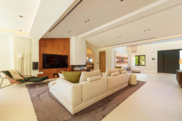 Contemporary one-level oasis just minutes from Puerto Banús, Marbella
