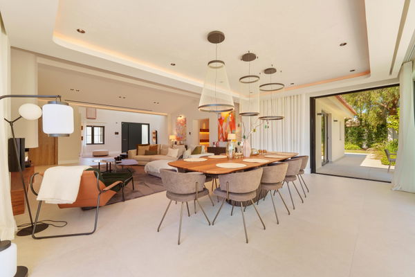 Contemporary one-level oasis just minutes from Puerto Banús, Marbella