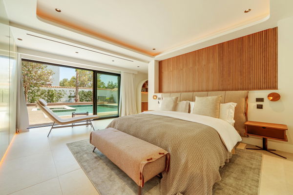 Contemporary one-level oasis just minutes from Puerto Banús, Marbella