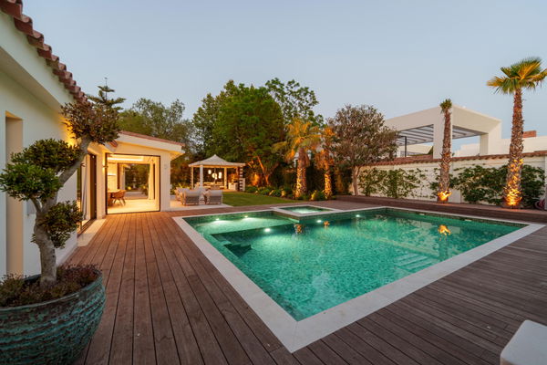 Contemporary one-level oasis just minutes from Puerto Banús, Marbella