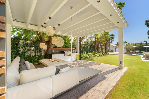 Contemporary one-level oasis just minutes from Puerto Banús, Marbella