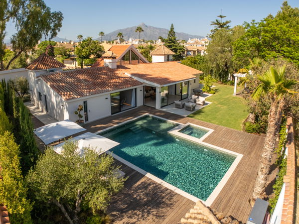 Contemporary one-level oasis just minutes from Puerto Banús, Marbella