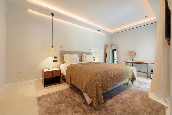 Contemporary one-level oasis just minutes from Puerto Banús, Marbella