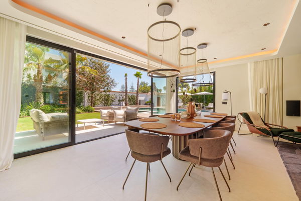 Contemporary one-level oasis just minutes from Puerto Banús, Marbella