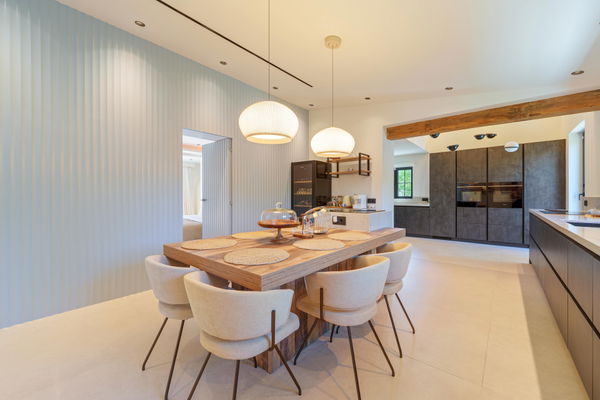 Contemporary one-level oasis just minutes from Puerto Banús, Marbella