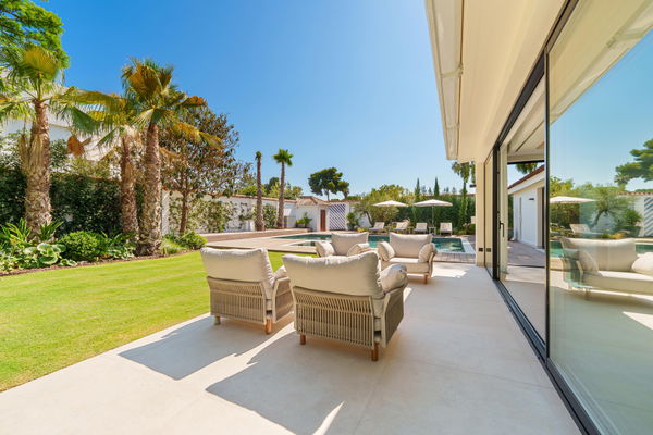Contemporary one-level oasis just minutes from Puerto Banús, Marbella