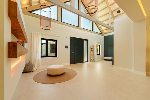 Contemporary one-level oasis just minutes from Puerto Banús, Marbella