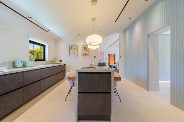 Contemporary one-level oasis just minutes from Puerto Banús, Marbella