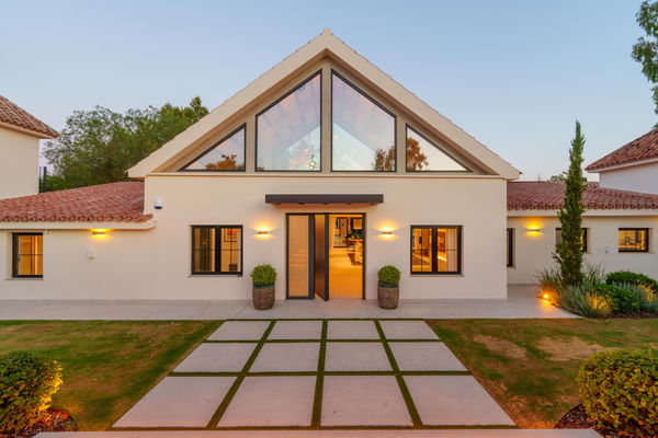 Contemporary one-level oasis just minutes from Puerto Banús, Marbella