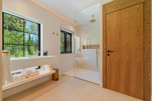 Contemporary one-level oasis just minutes from Puerto Banús, Marbella