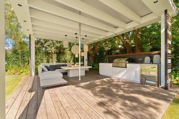 Contemporary one-level oasis just minutes from Puerto Banús, Marbella