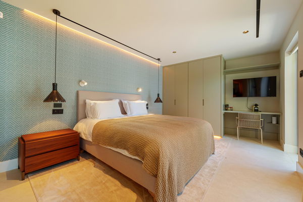Contemporary one-level oasis just minutes from Puerto Banús, Marbella