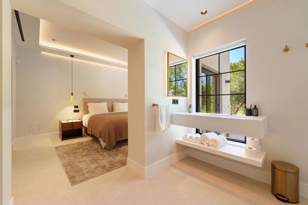 Contemporary one-level oasis just minutes from Puerto Banús, Marbella