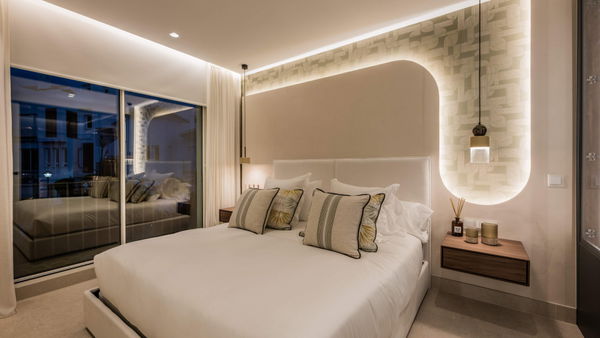 Refined, newly remodelled apartament on the beachfront in Los Monteros Palm Beach, Marbella East