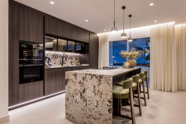 Refined, newly remodelled apartament on the beachfront in Los Monteros Palm Beach, Marbella East