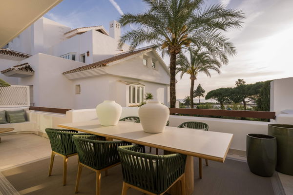 Refined, newly remodelled apartament on the beachfront in Los Monteros Palm Beach, Marbella East