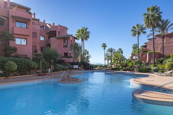 Exquisite fully renovated apartment in Menara Beach, Estepona