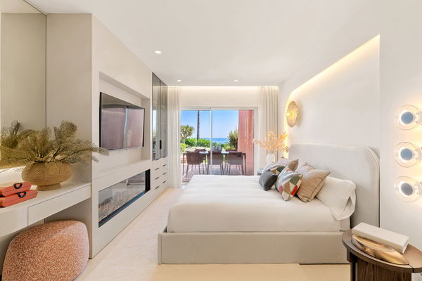 Exquisite fully renovated apartment in Menara Beach, Estepona