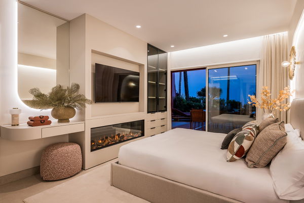 Exquisite fully renovated apartment in Menara Beach, Estepona