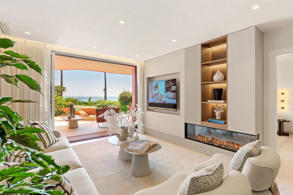 Exquisite fully renovated apartment in Menara Beach, Estepona