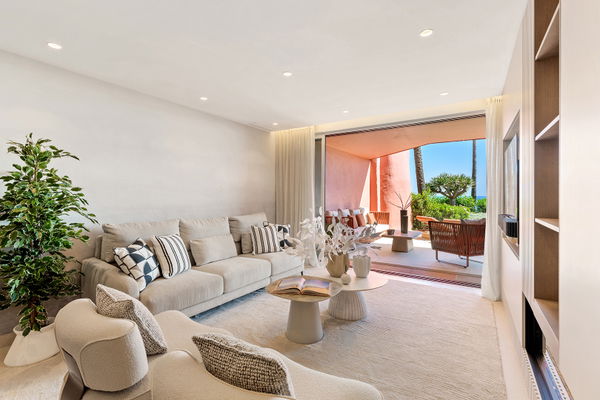 Exquisite fully renovated apartment in Menara Beach, Estepona
