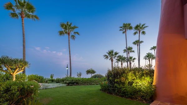 Exquisite fully renovated apartment in Menara Beach, Estepona