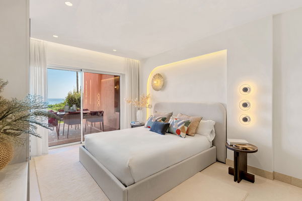 Exquisite fully renovated apartment in Menara Beach, Estepona