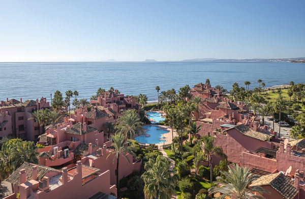 Exquisite fully renovated apartment in Menara Beach, Estepona