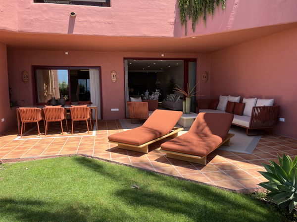 Exquisite fully renovated apartment in Menara Beach, Estepona