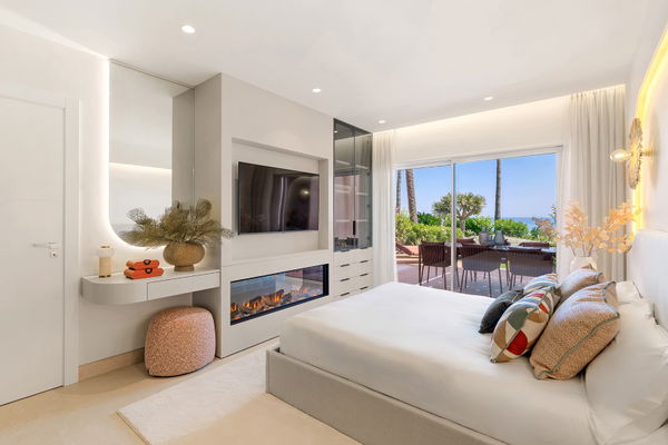 Exquisite fully renovated apartment in Menara Beach, Estepona
