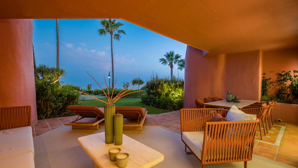 Exquisite fully renovated apartment in Menara Beach, Estepona