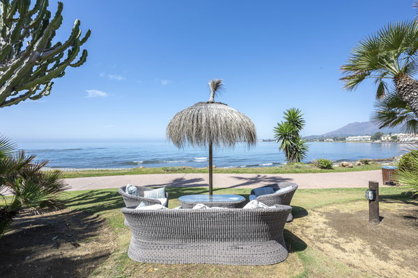 Exquisite fully renovated apartment in Menara Beach, Estepona
