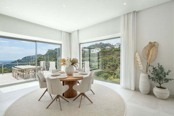 Wonderful Andalusian-style contemporary villa with stunning sea views in El Madroñal, Benahavís