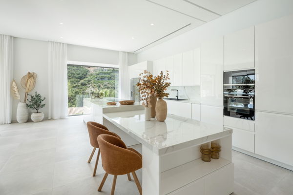 Wonderful Andalusian-style contemporary villa with stunning sea views in El Madroñal, Benahavís