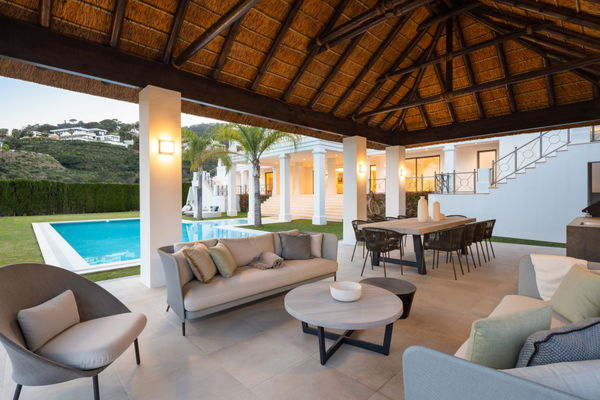 Wonderful Andalusian-style contemporary villa with stunning sea views in El Madroñal, Benahavís