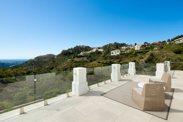Wonderful Andalusian-style contemporary villa with stunning sea views in El Madroñal, Benahavís