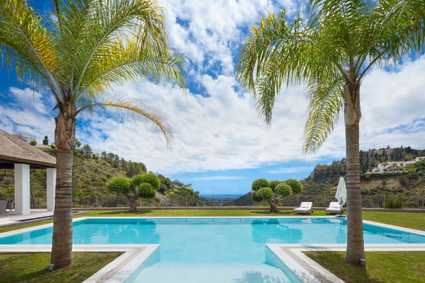 Wonderful Andalusian-style contemporary villa with stunning sea views in El Madroñal, Benahavís
