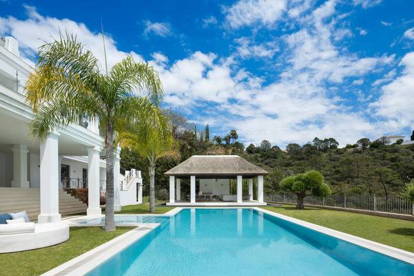 Wonderful Andalusian-style contemporary villa with stunning sea views in El Madroñal, Benahavís