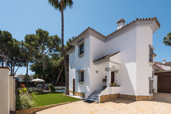 Fully renovated villa in Altos del Rodeo, Nueva Andalucia