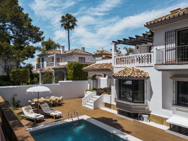 Fully renovated villa in Altos del Rodeo, Nueva Andalucia