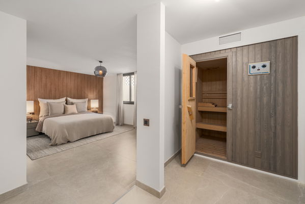 Fully renovated villa in Altos del Rodeo, Nueva Andalucia