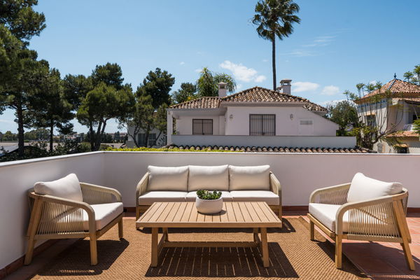 Fully renovated villa in Altos del Rodeo, Nueva Andalucia