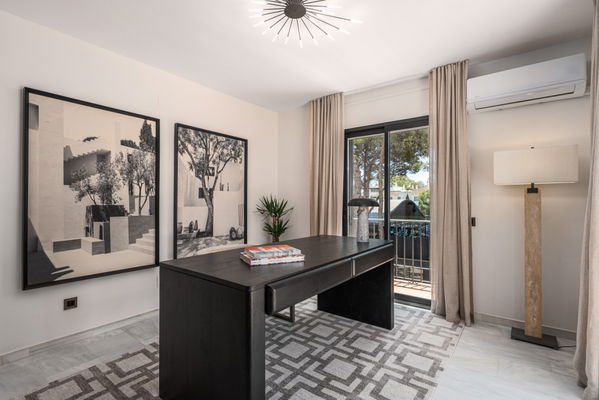 Fully renovated villa in Altos del Rodeo, Nueva Andalucia
